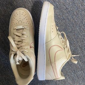 Women’s Nikes 🔥✨🤍